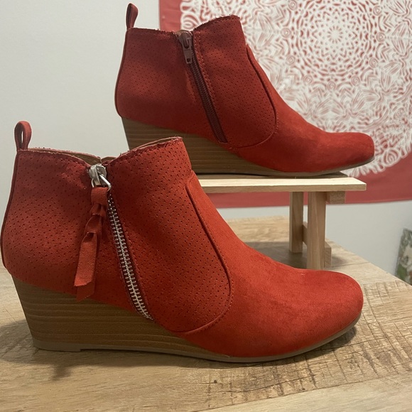 Bright red colored suede wedge booties by Dolce Vida size 8 - Picture 1 of 8